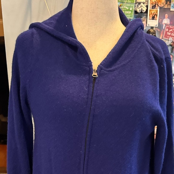 Bloomingdale's Cashmere Sweater in royal blue. - Picture 1 of 4